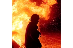 Image Firefighter and fire.